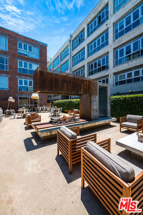 527 Molino St Unit: 206