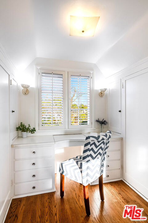 157 N Las Palmas Ave