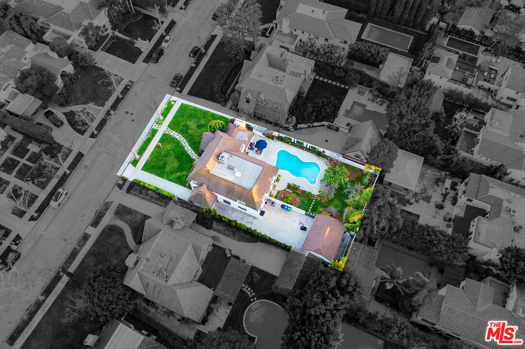 157 N Las Palmas Ave