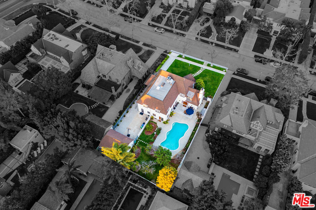 157 N Las Palmas Ave