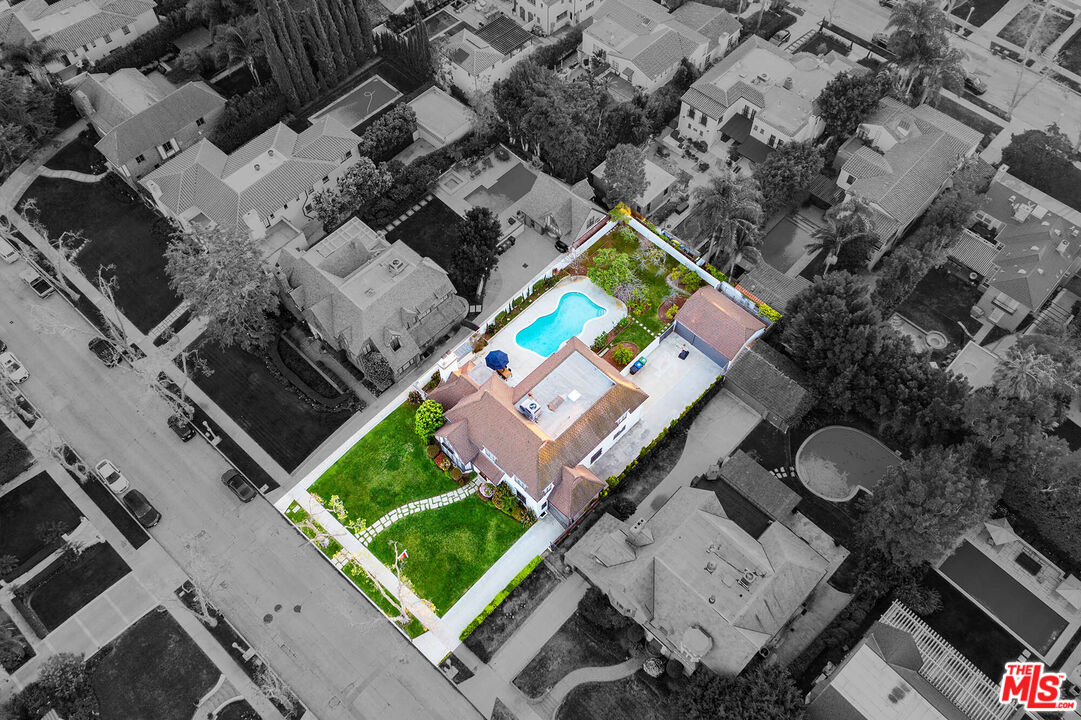 157 N Las Palmas Ave