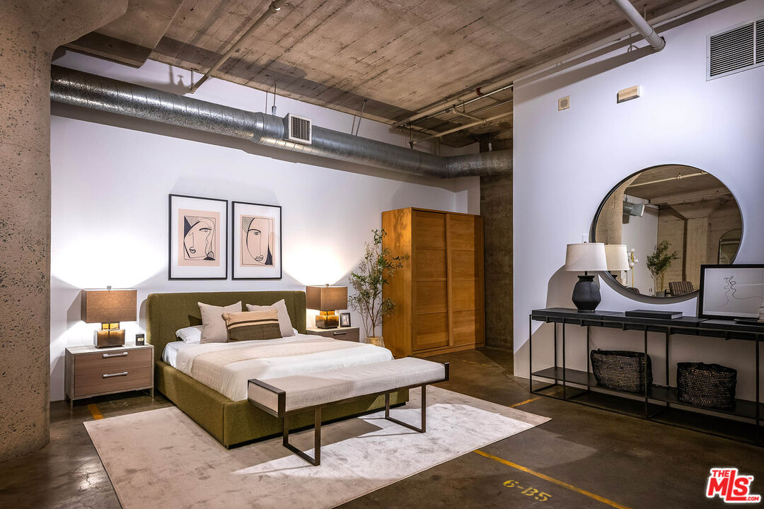 1855 Industrial St Unit: 703