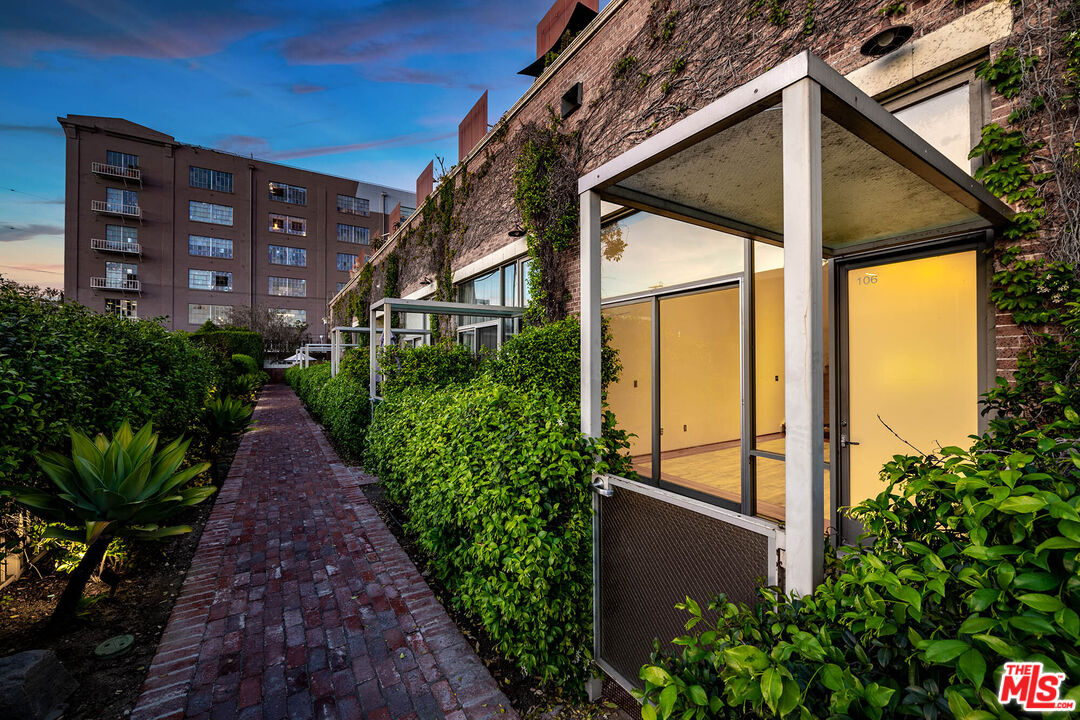 1850 Industrial St Unit: 106