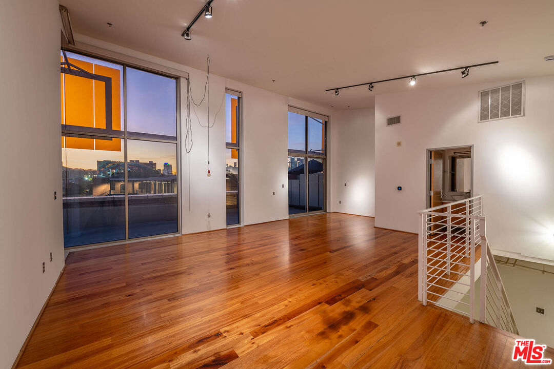 1850 Industrial St Unit: 106