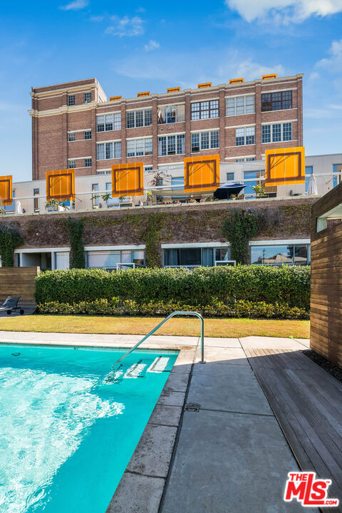 1850 Industrial St Unit: 106