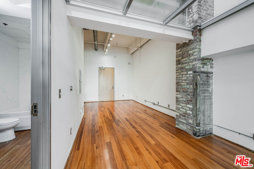 1850 Industrial St Unit: 106