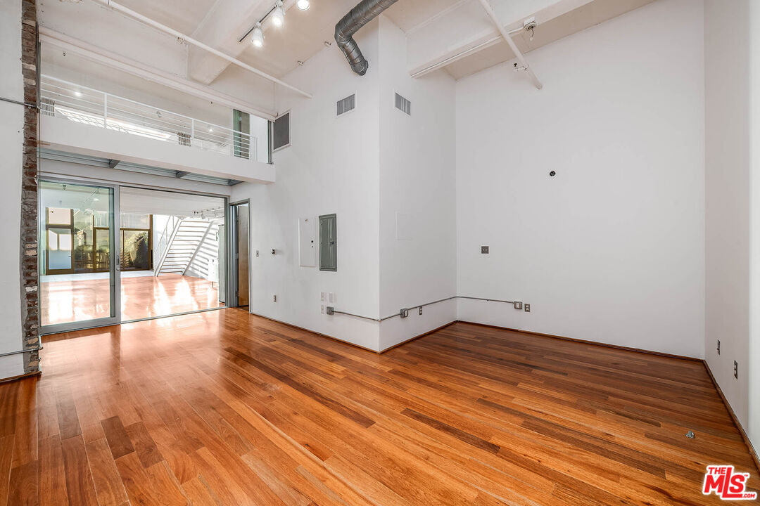 1850 Industrial St Unit: 106