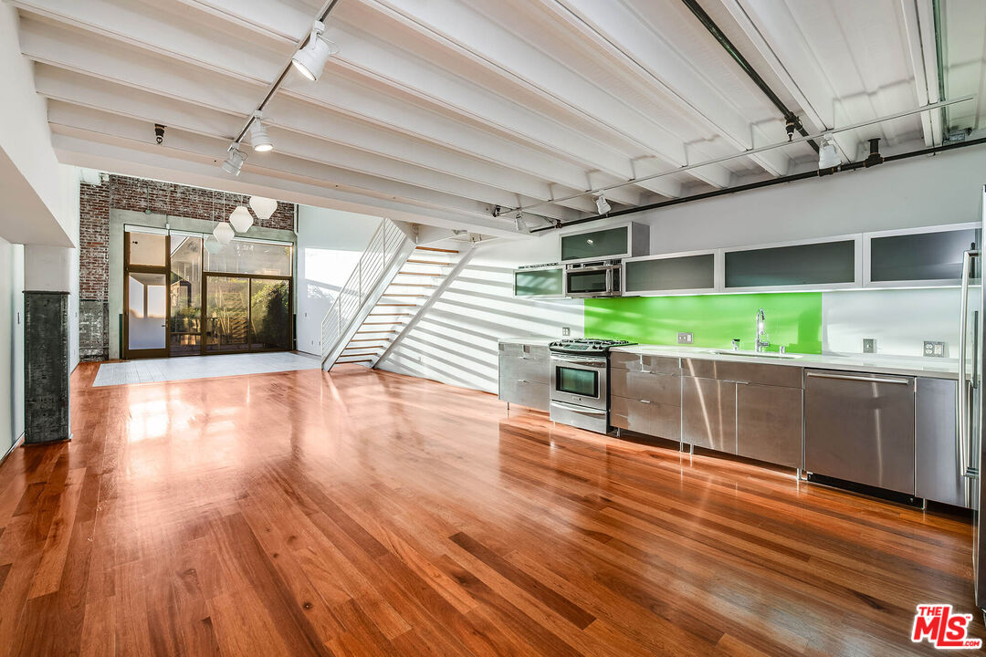 1850 Industrial St Unit: 106