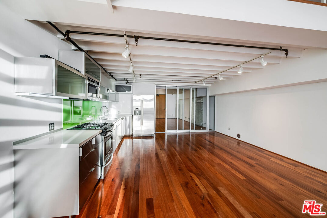 1850 Industrial St Unit: 106