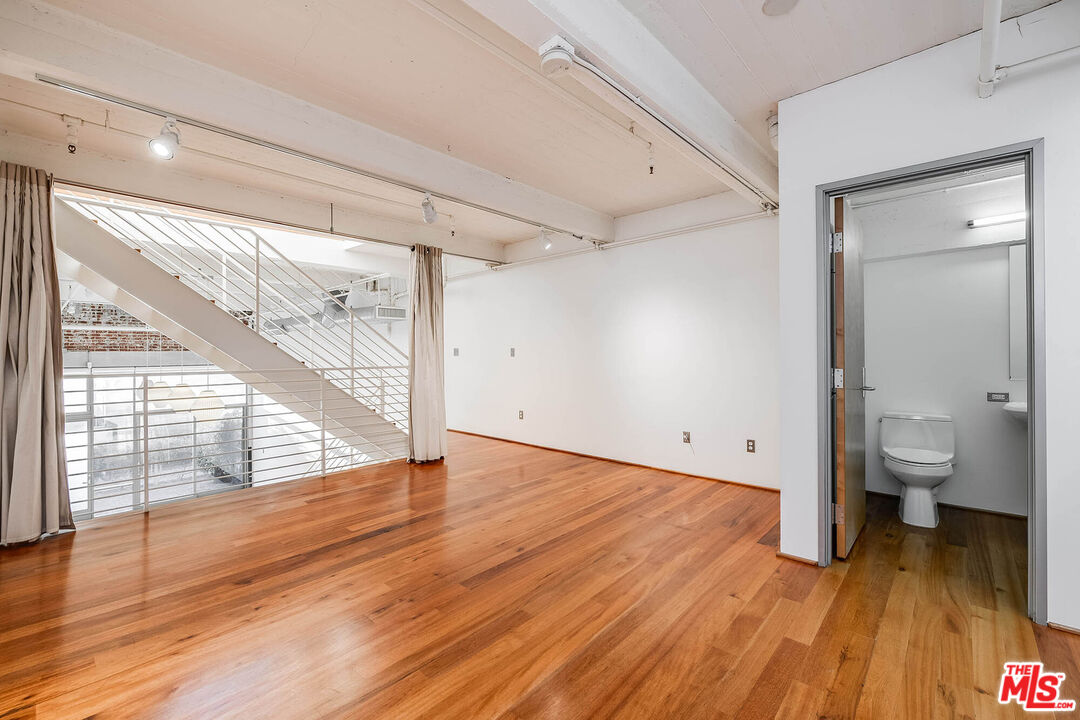 1850 Industrial St Unit: 106