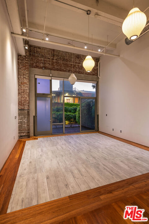 1850 Industrial St Unit: 106