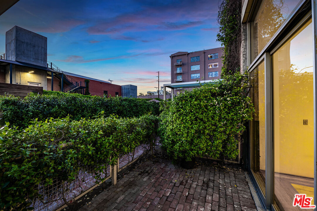 1850 Industrial St Unit: 106