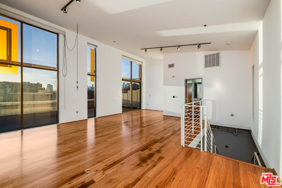 1850 Industrial St Unit: 106