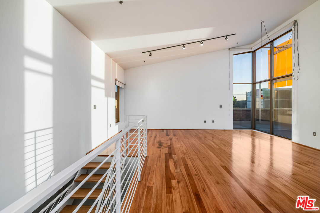 1850 Industrial St Unit: 106