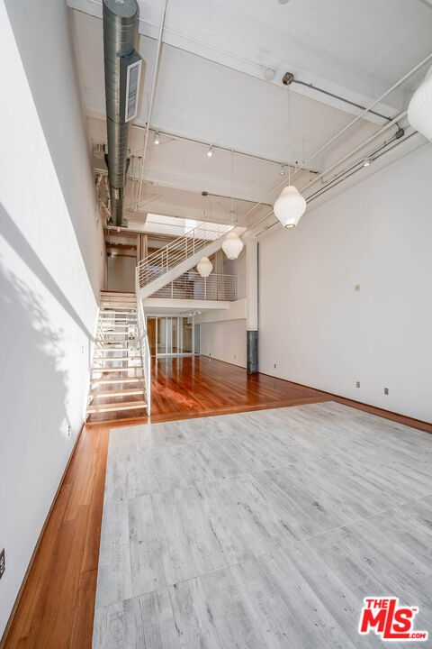 1850 Industrial St Unit: 106