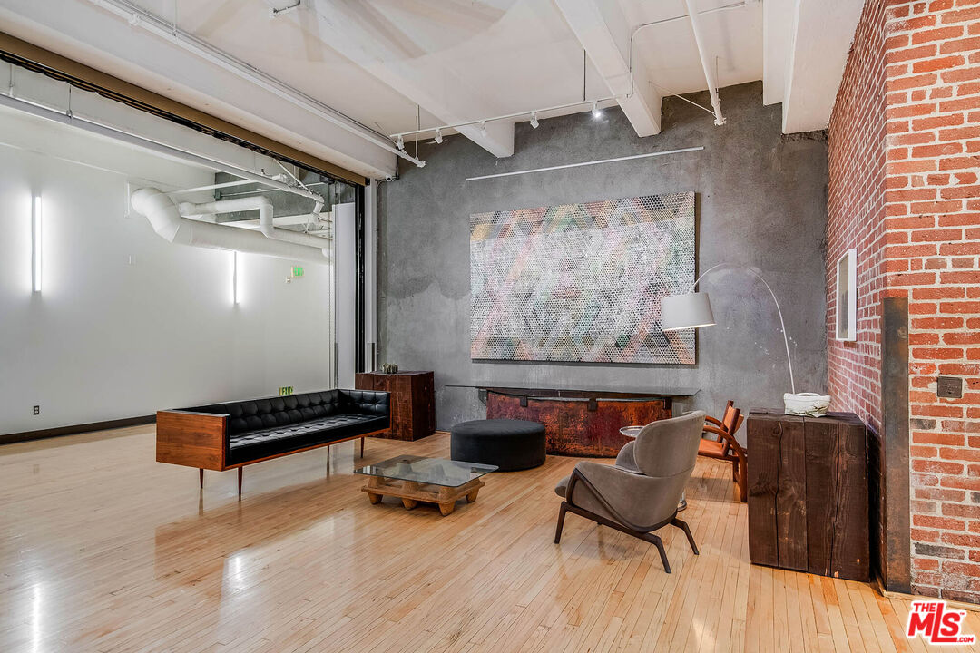 1850 Industrial St Unit: 106