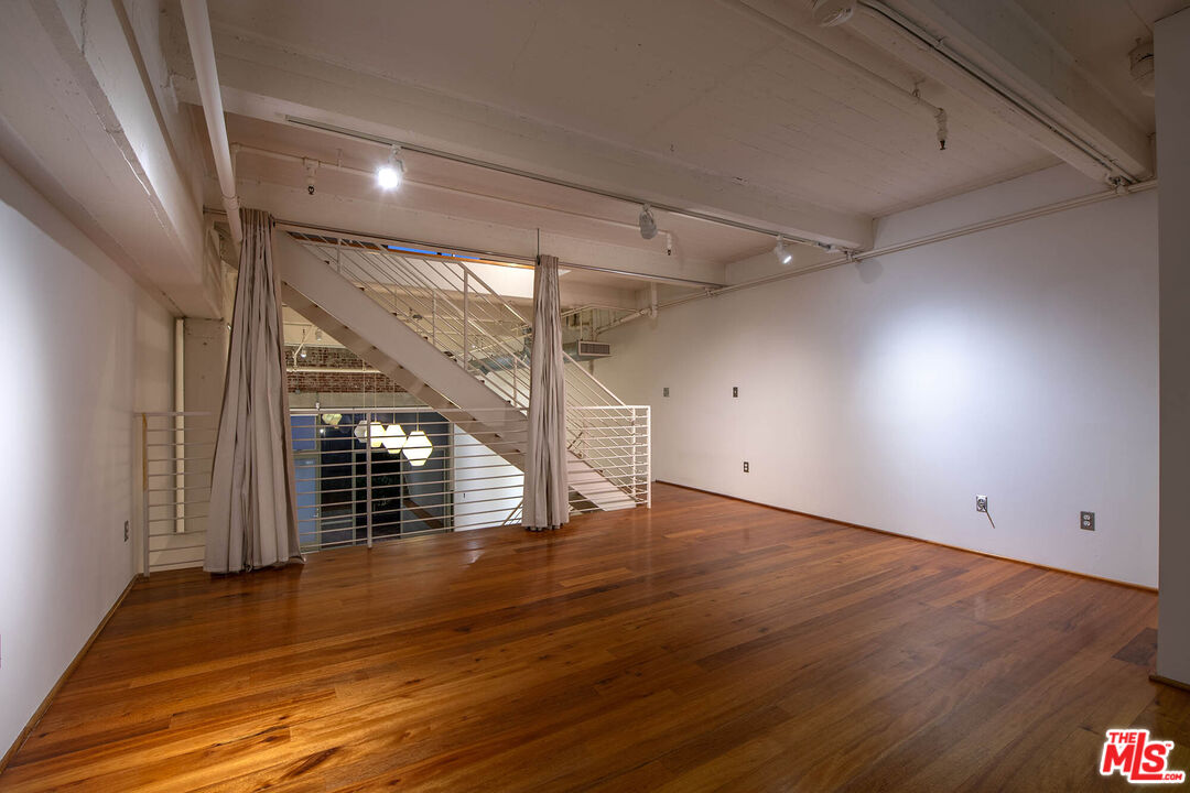 1850 Industrial St Unit: 106
