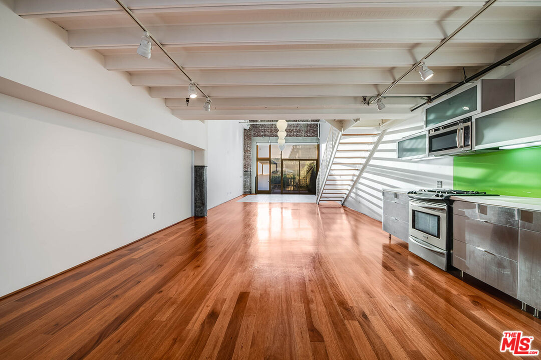 1850 Industrial St Unit: 106