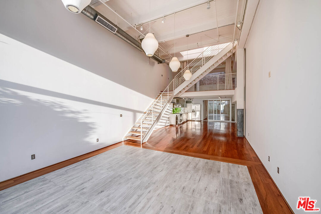 1850 Industrial St Unit: 106