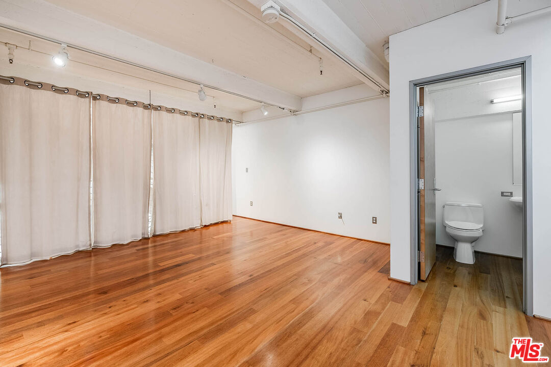 1850 Industrial St Unit: 106