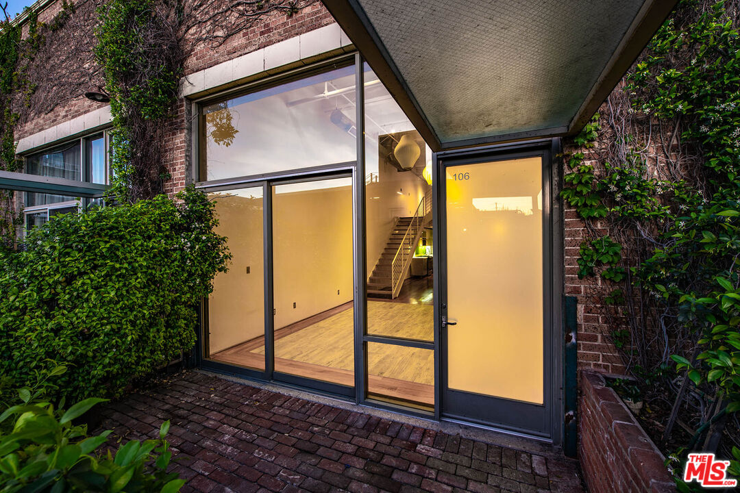 1850 Industrial St Unit: 106