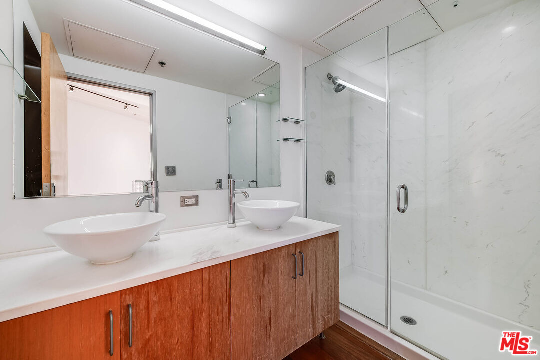 1850 Industrial St Unit: 106