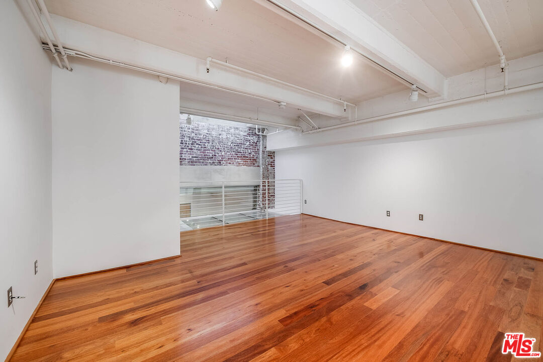 1850 Industrial St Unit: 106