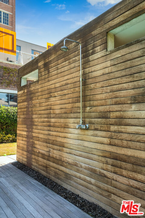 1850 Industrial St Unit: 106