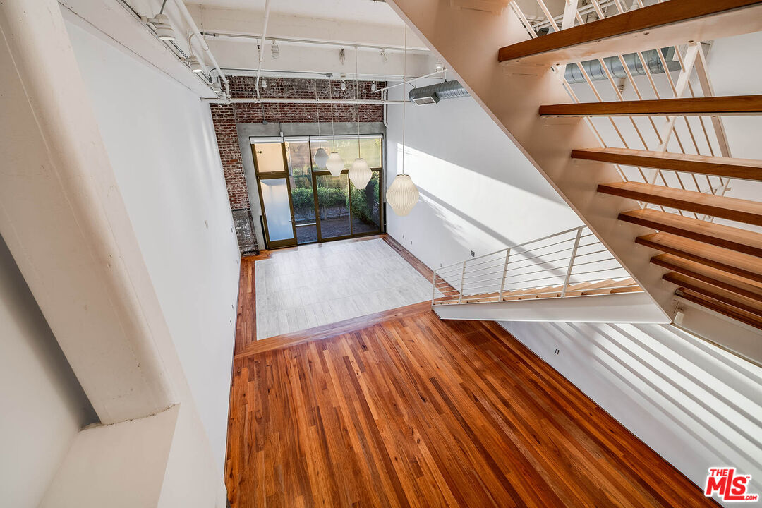 1850 Industrial St Unit: 106