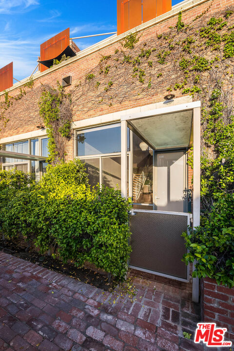 1850 Industrial St Unit: 106