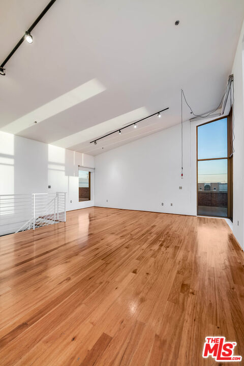 1850 Industrial St Unit: 106