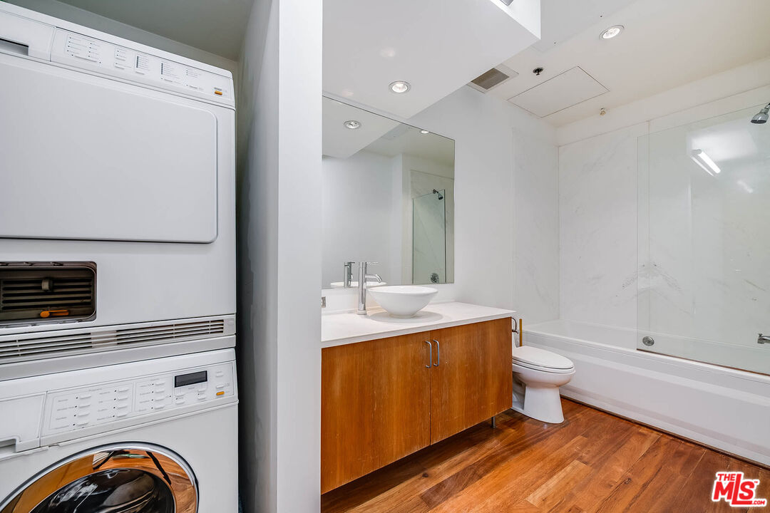 1850 Industrial St Unit: 106