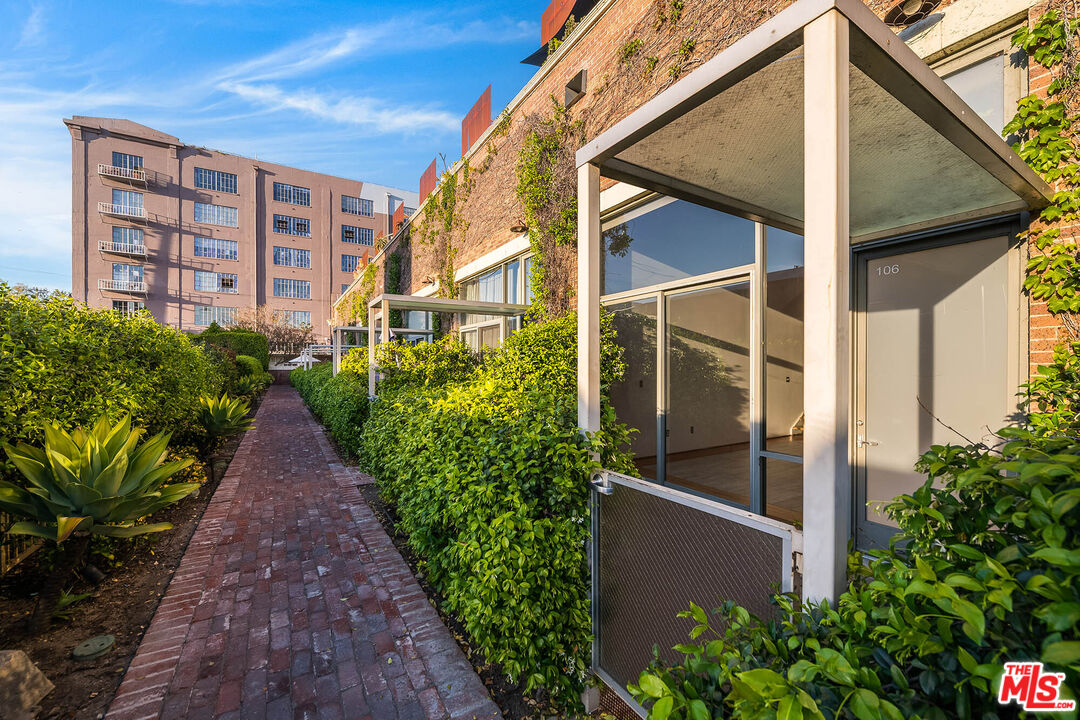 1850 Industrial St Unit: 106
