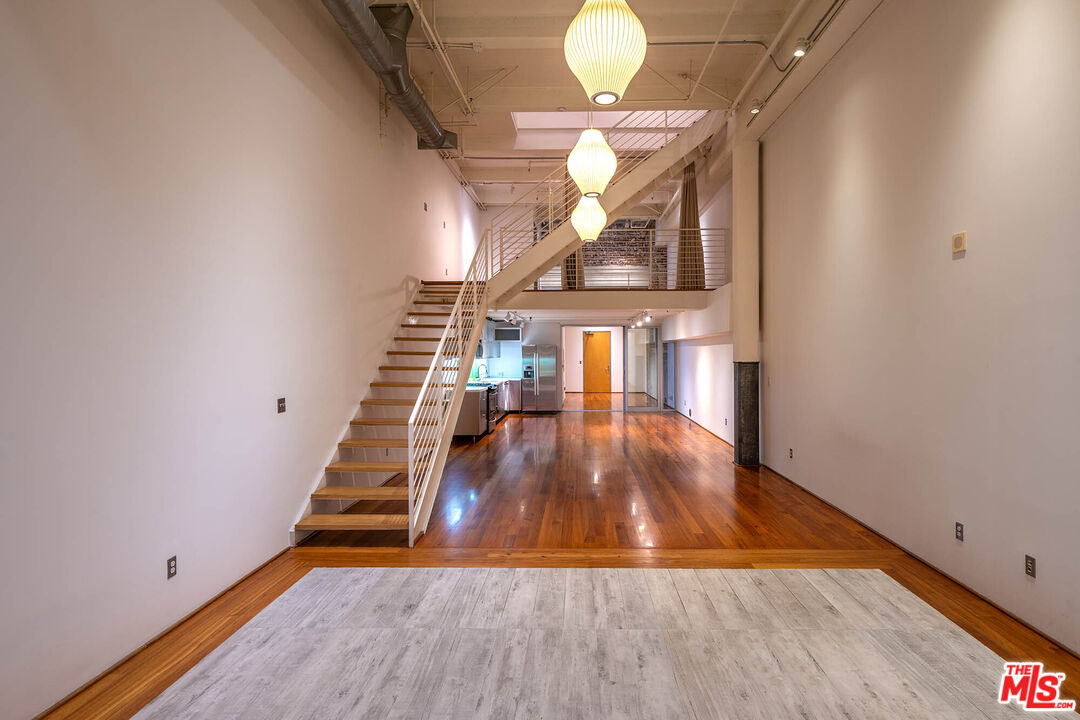 1850 Industrial St Unit: 106