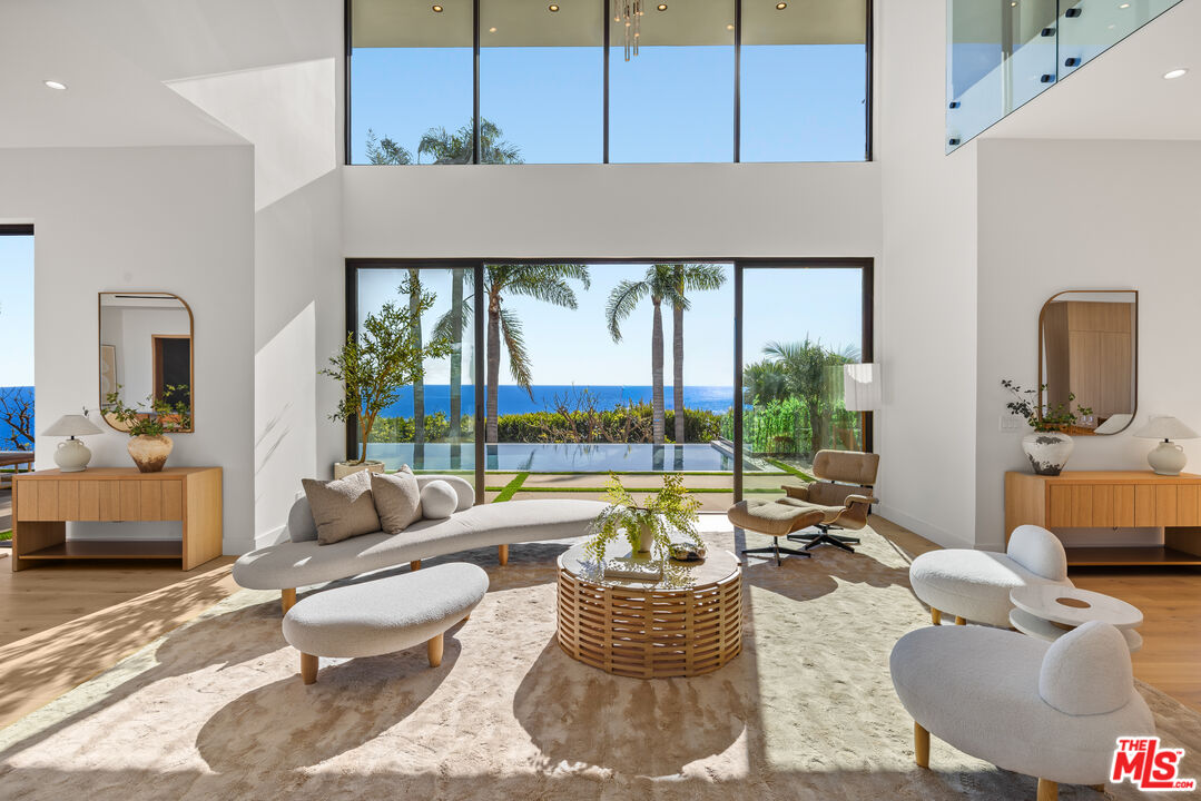 4732 Avenida Del Mar