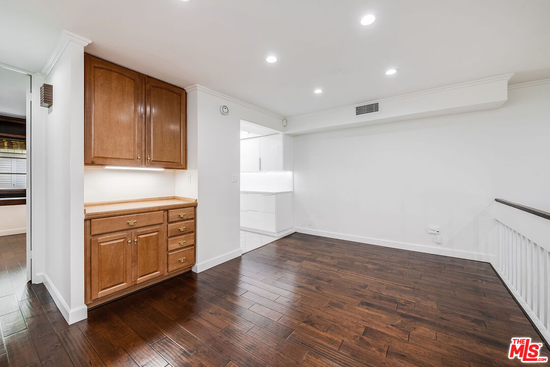 9507 W Olympic Blvd