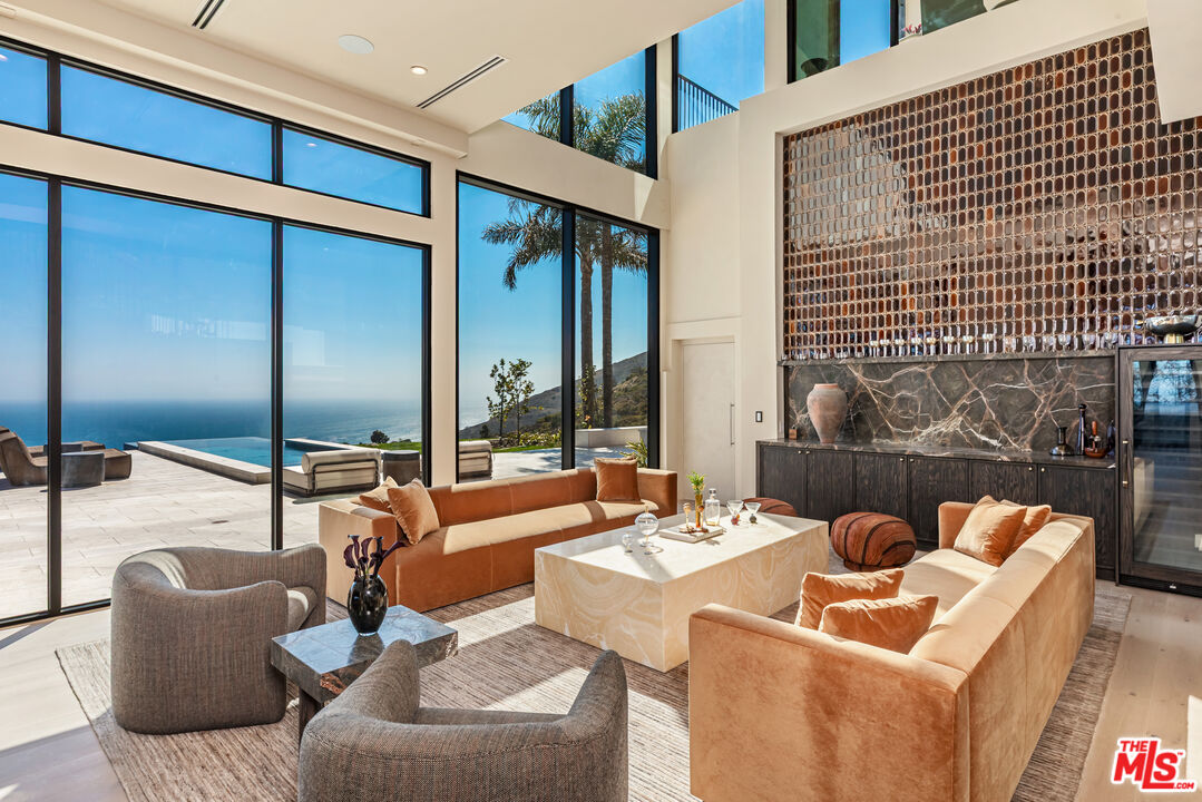 4346 Avenida De La Encinal