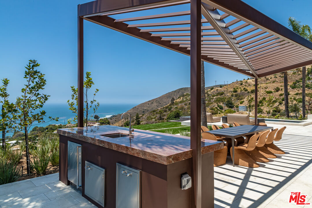 4346 Avenida De La Encinal