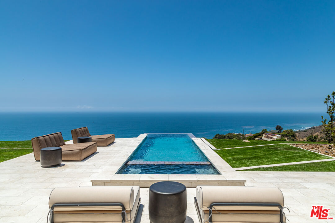 4346 Avenida De La Encinal