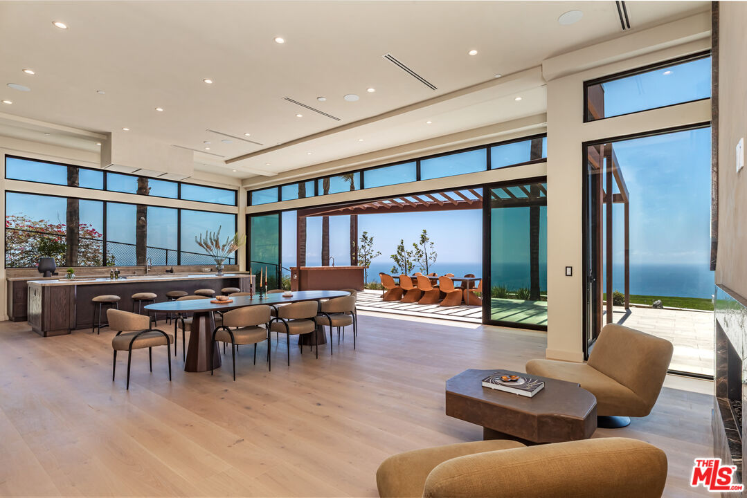 4346 Avenida De La Encinal