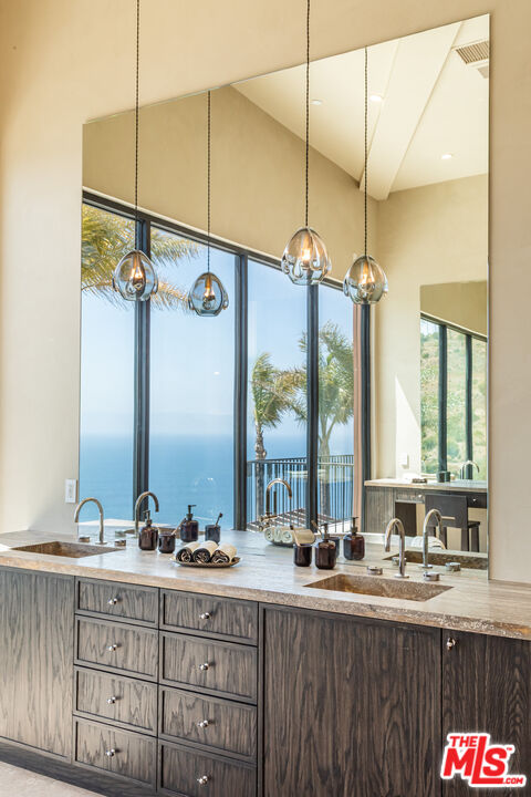 4346 Avenida De La Encinal