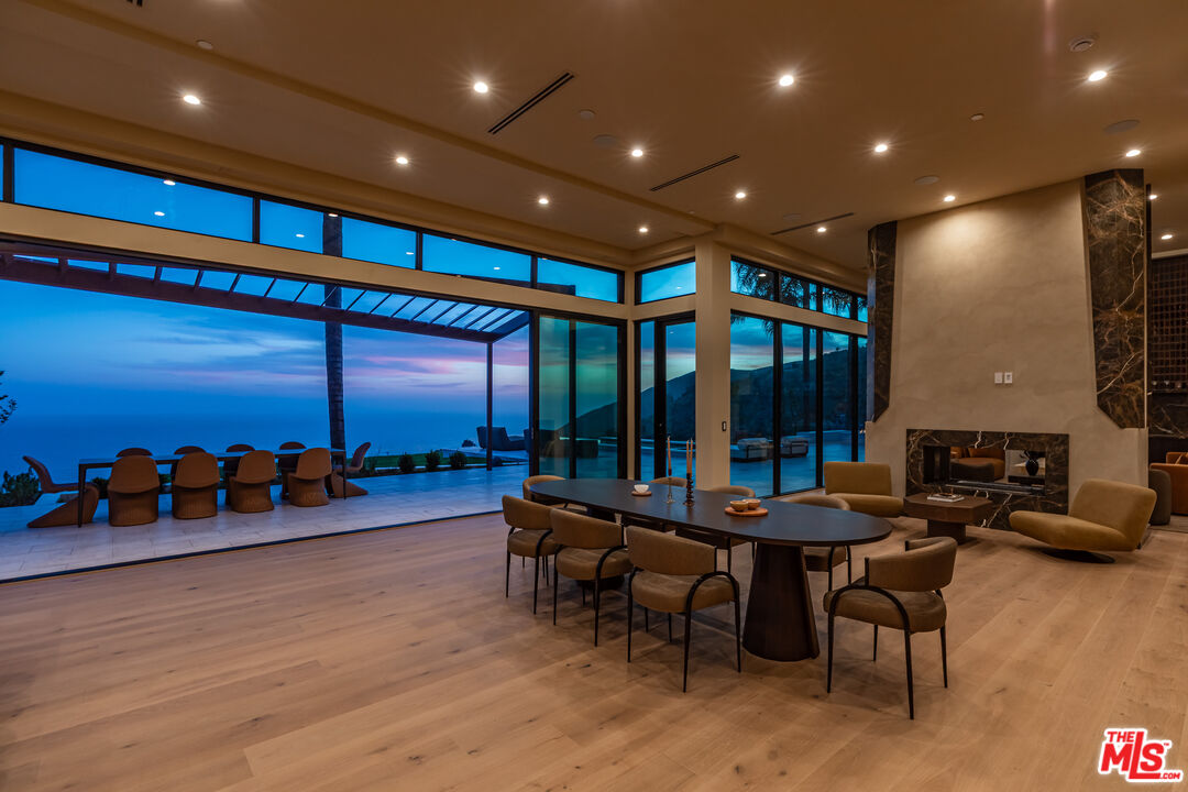 4346 Avenida De La Encinal