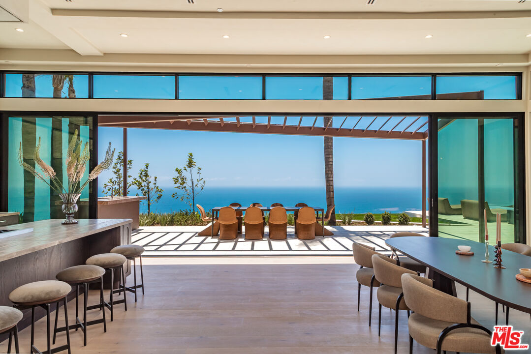 4346 Avenida De La Encinal