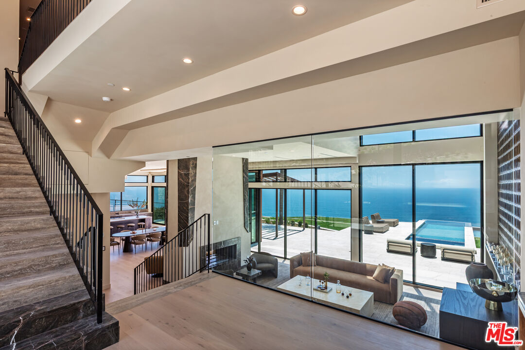 4346 Avenida De La Encinal