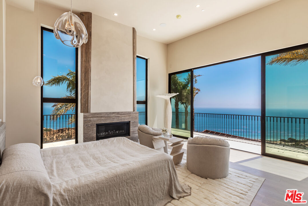 4346 Avenida De La Encinal