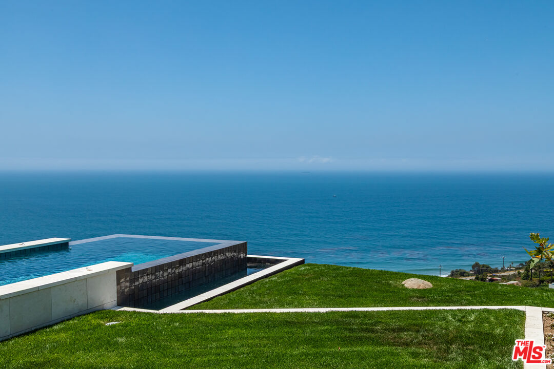 4346 Avenida De La Encinal