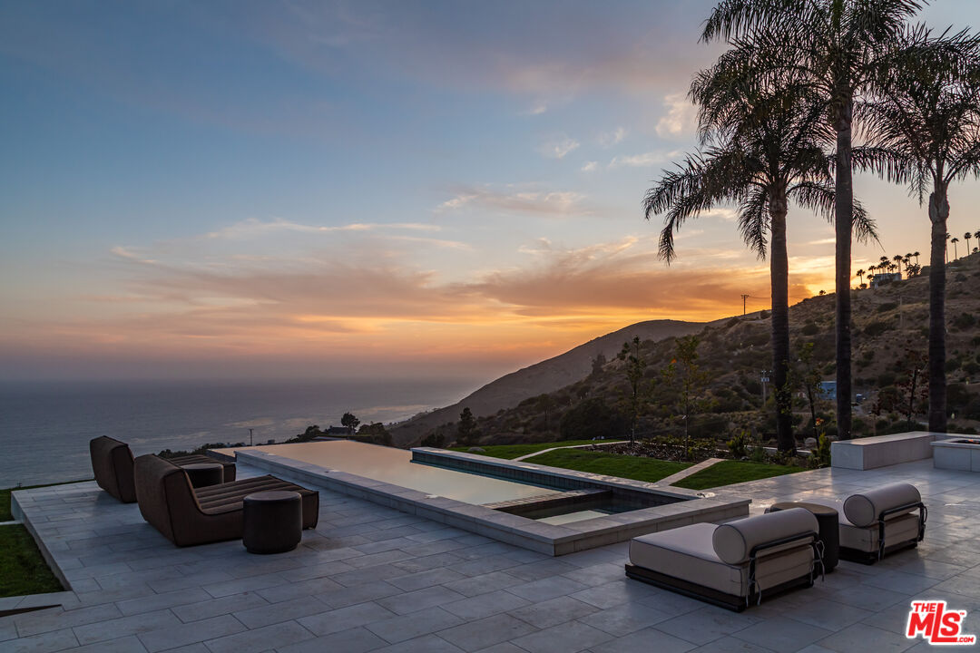 4346 Avenida De La Encinal