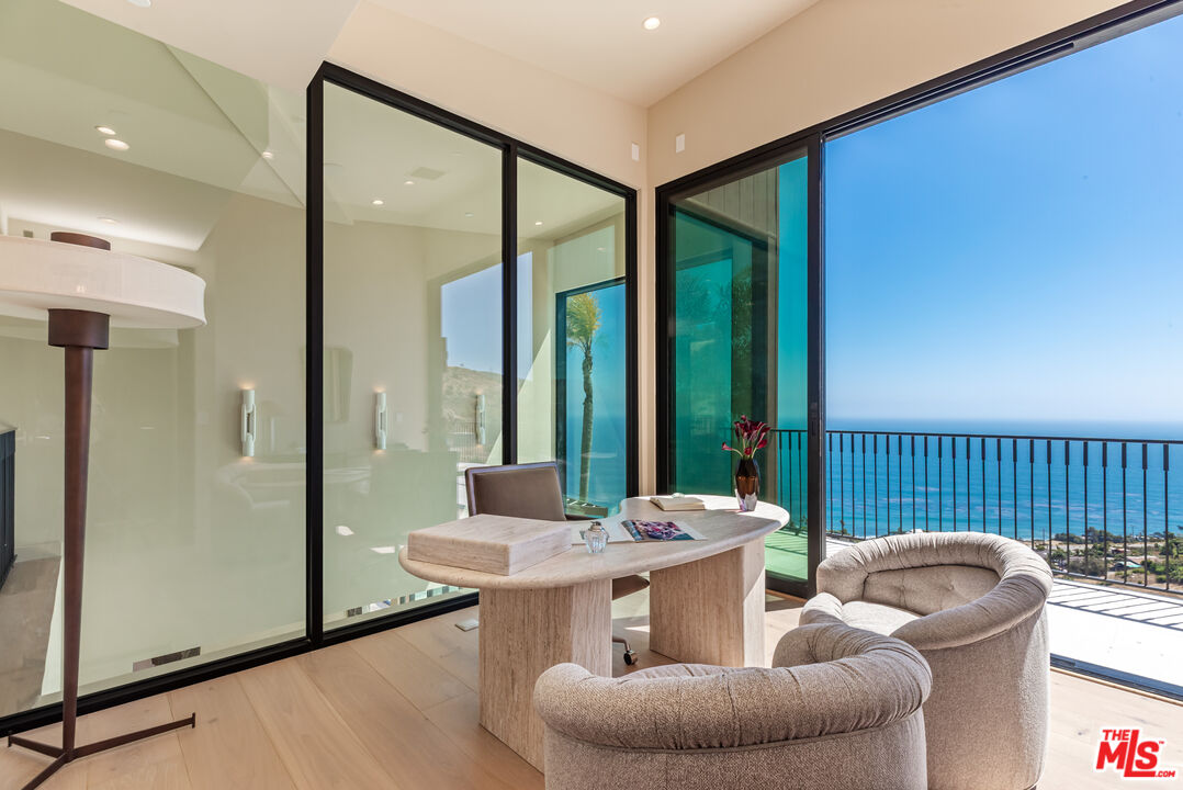 4346 Avenida De La Encinal