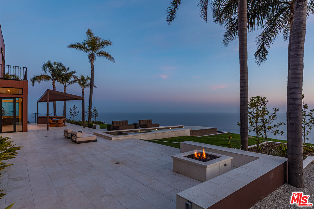 4346 Avenida De La Encinal
