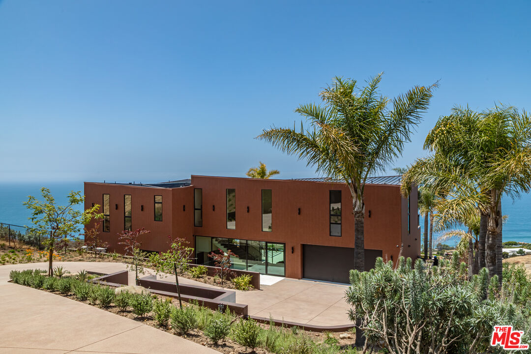4346 Avenida De La Encinal